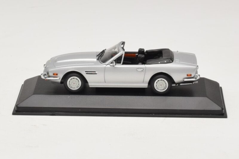 Aston Martin V8 Volante Silber Minichamps 1:43 400137601 Druckguss