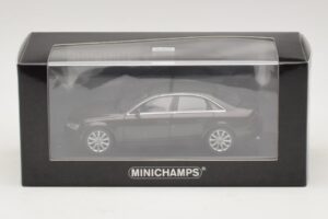 Audi A4 B8 Braun Metallic Minichamps 1:43 410011000 Druckguss — Bild 3 von 3