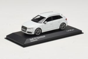 Audi S3 8V Sportback Weiß Minichamps 1:43 437013010 Druckguss — Bild 2 von 4