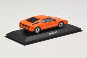 BMW M1 Orange Maxichamps 1:43 940025020 Druckguss — Bild 2 von 4