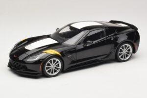 Chevrolet Corvette C7 Grand Sport Schwarz mit Weißen Streifen AUTOart 1:18 71273 Komposit