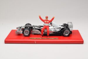 Ferrari F2004 #1 M. Schumacher Six Time World Champion 2004 Chrom Silber Hot Wheels 1:18 C7332 Druckguss — Bild 3 von 6
