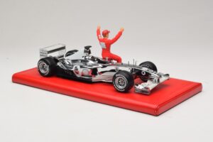 Ferrari F2004 #1 M. Schumacher Six Time World Champion 2004 Chrom Silber Hot Wheels 1:18 C7332 Druckguss — Bild 4 von 6