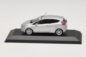 Ford Fiesta Mk7 Moondust Silver Metallic Minichamps 1:43 403088003 Druckguss