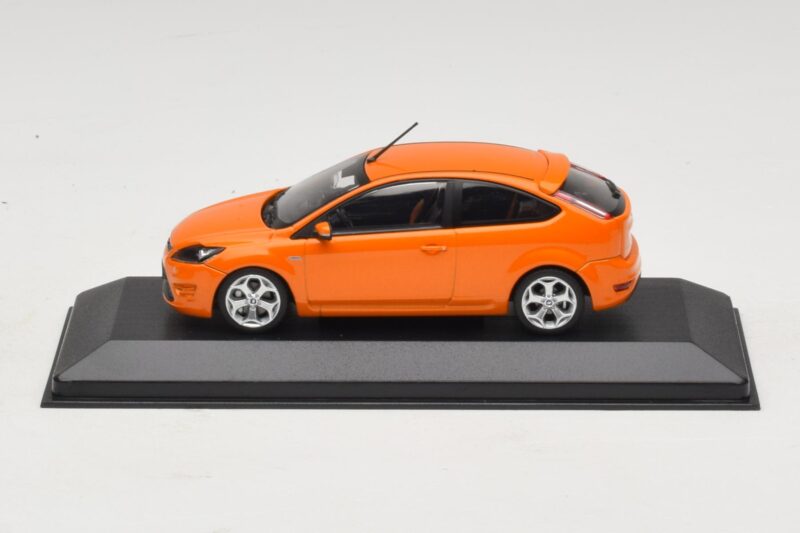 Ford Focus ST Mk2 Electric Orange Minichamps 1:43 400087302 Druckguss