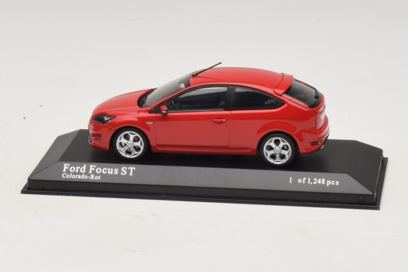 Ford Focus ST Mk2 Rot Minichamps 1:43 Ford Focus ST Mk2 Rot Minichamps 1:43 400087301 Druckguss