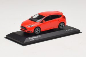 Ford Focus ST Mk3 Rot Minichamps 1:43 410081001 Druckguss — Bild 2 von 4