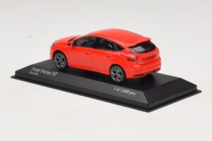 Ford Focus ST Mk3 Rot Minichamps 1:43 410081001 Druckguss — Bild 3 von 4