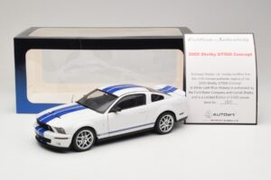 Ford Shelby Cobra GT500 Concept Weiß mit Blauem Streifen AUTOart 1:18 73052 Druckguss — Bild 8 von 8