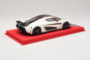 Koenigsegg Regera Weiß mit Schwarzem Carbon FrontiArt 1:18 REMC043 Resin — Bild 2 von 7