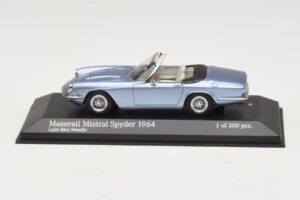 Maserati Mistral Spyder Light Blue Metallic Minichamps 1:43 Maserati Mistral Spyder Light Blue Metallic Minichamps 1:43 437123432 Druckguss
