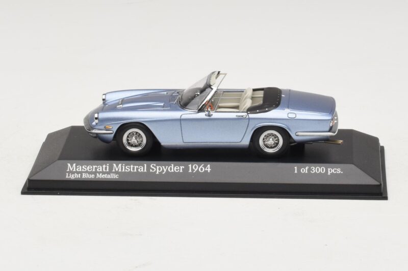 Maserati Mistral Spyder Light Blue Metallic Minichamps 1:43 Maserati Mistral Spyder Light Blue Metallic Minichamps 1:43 437123432 Druckguss