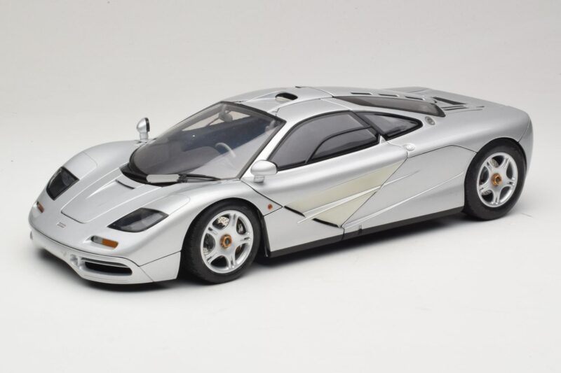 McLaren F1 Silber Minichamps 1:12 530133123 Druckguss