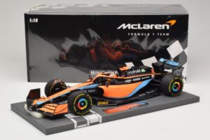 McLaren MCL36 #3 D. Ricciardo Bahrain GP 2022 Minichamps 1:18 537221803 Druckguss — Bild 2 von 7