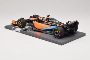 McLaren MCL36 #3 D. Ricciardo Bahrain GP 2022 Minichamps 1:18 537221803 Druckguss — Bild 5 von 7