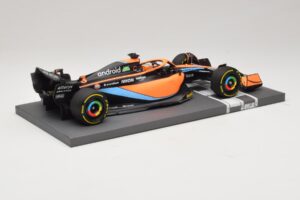 McLaren MCL36 #3 D. Ricciardo Bahrain GP 2022 Minichamps 1:18 537221803 Druckguss — Bild 6 von 7