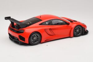 McLaren MP4-12C GT3 Rot 2013 Minichamps 1:18 151121392 Druckguss — Bild 2 von 6
