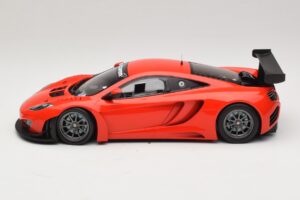 McLaren MP4-12C GT3 Rot 2013 Minichamps 1:18 151121392 Druckguss — Bild 3 von 6