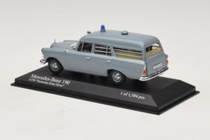 Mercedes 190 W110 Krankenwagen DRK Minichamps 1:43 400037270 Druckguss — Bild 3 von 4