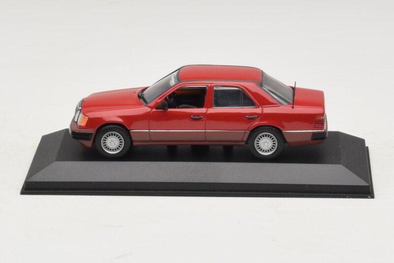 Mercedes 300D W124 Turbo Rot Minichamps 1:43 Mercedes 300D W124 Turbo Rot Minichamps 1:43 3210 Druckguss