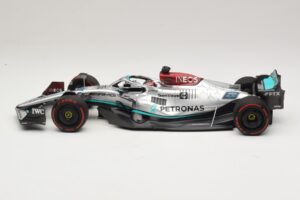 Mercedes AMG Petronas W13 E Performance #63 G. Russell Spanish GP 2022 Minichamps 1:18 110220063 Druckguss — Bild 3 von 7
