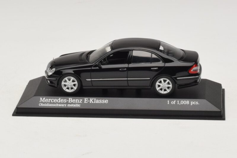 Mercedes E-Class W211 Schwarz Metallic Minichamps 1:43 Mercedes E-Class W211 Schwarz Metallic Minichamps 1:43 400036001 Druckguss