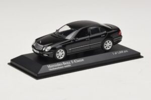 Mercedes E-Class W211 Schwarz Metallic Minichamps 1:43 400036001 Druckguss — Bild 2 von 4