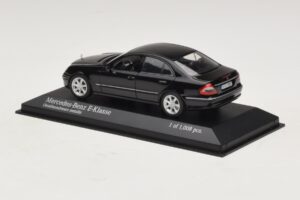 Mercedes E-Class W211 Schwarz Metallic Minichamps 1:43 400036001 Druckguss — Bild 3 von 4