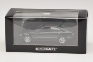 Mercedes E-Class W211 Schwarz Metallic Minichamps 1:43 400036001 Druckguss — Bild 4 von 4