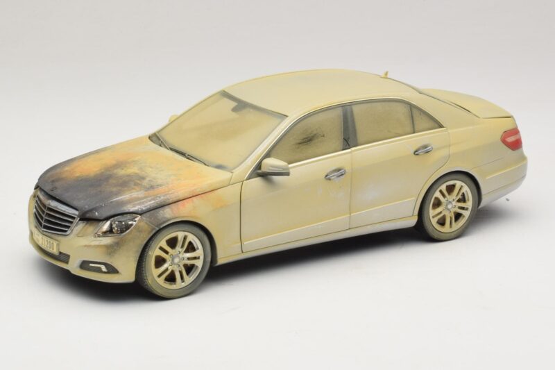 Mercedes E-Class W212 Verbranntes Dubai Kunstauto Minichamps 1:18 MB008 Druckguss