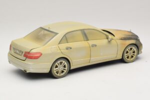Mercedes E-Class W212 Verbranntes Dubai Kunstauto Minichamps 1:18 MB008 Druckguss — Bild 2 von 6