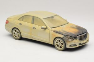 Mercedes E-Class W212 Verbranntes Dubai Kunstauto Minichamps 1:18 MB008 Druckguss — Bild 4 von 6