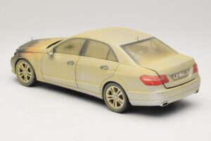 Mercedes E-Class W212 Verbranntes Dubai Kunstauto Minichamps 1:18 MB008 Druckguss — Bild 5 von 6