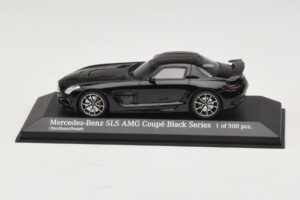 Mercedes SLS AMG C197 Black Series Schwarz Metallic Minichamps 1:43 Mercedes SLS AMG C197 Black Series Schwarz Metallic Minichamps 1:43 437033020 Druckguss
