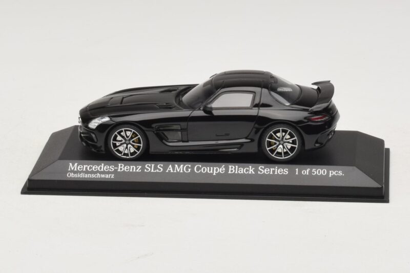 Mercedes SLS AMG C197 Black Series Schwarz Metallic Minichamps 1:43 437033020 Druckguss