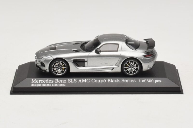 Mercedes SLS AMG C197 Black Series Grau Metallic Minichamps 1:43 Mercedes SLS AMG C197 Black Series Grau Metallic Minichamps 1:43 437033024 Druckguss