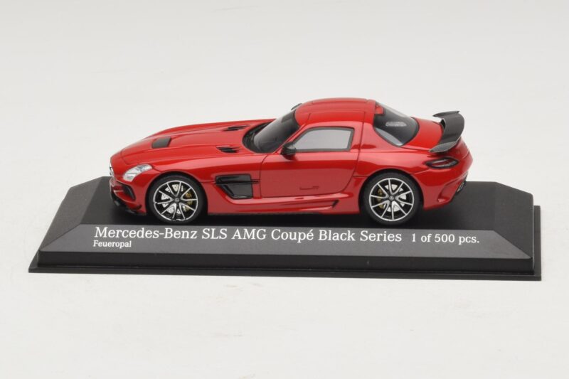 Mercedes SLS AMG C197 Black Series Rot Minichamps 1:43 Mercedes SLS AMG C197 Black Series Rot Minichamps 1:43 437033021 Druckguss