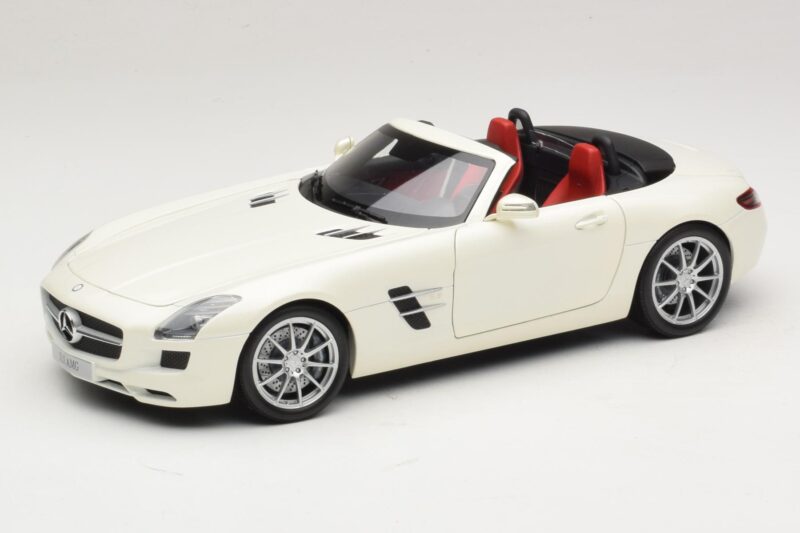 Mercedes SLS AMG Roadster Mystic White II Minichamps 1:18 B66960079 Druckguss