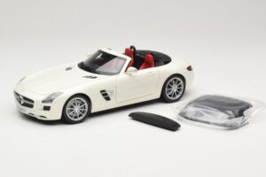 Mercedes SLS AMG Roadster Mystic White II Minichamps 1:18 B66960079 Druckguss — Bild 2 von 9