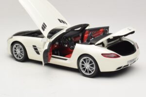 Mercedes SLS AMG Roadster Mystic White II Minichamps 1:18 B66960079 Druckguss — Bild 6 von 9