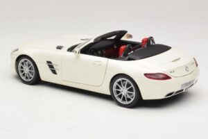 Mercedes SLS AMG Roadster Mystic White II Minichamps 1:18 B66960079 Druckguss — Bild 7 von 9
