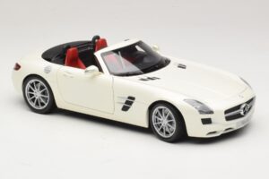 Mercedes SLS AMG Roadster Mystic White II Minichamps 1:18 B66960079 Druckguss — Bild 8 von 9