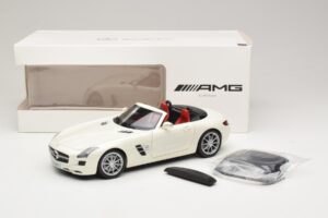 Mercedes SLS AMG Roadster Mystic White II Minichamps 1:18 B66960079 Druckguss — Bild 9 von 9