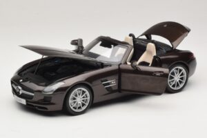 Mercedes SLS AMG Sepang Brown Minichamps 1:18 B66960080 Druckguss — Bild 2 von 9