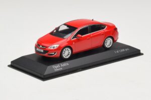 Opel Astra J Rot Minichamps 1:43 410042001 Druckguss — Bild 2 von 4