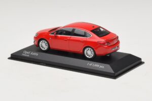 Opel Astra J Rot Minichamps 1:43 410042001 Druckguss — Bild 3 von 4