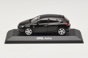 Opel Astra J Schwarz Minichamps 1:43 ASTRA006 Druckguss