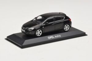 Opel Astra J Schwarz Minichamps 1:43 ASTRA006 Druckguss — Bild 2 von 4