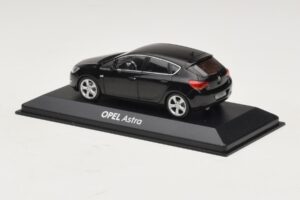 Opel Astra J Schwarz Minichamps 1:43 ASTRA006 Druckguss — Bild 3 von 4
