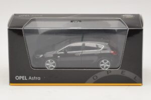 Opel Astra J Schwarz Minichamps 1:43 ASTRA006 Druckguss — Bild 4 von 4